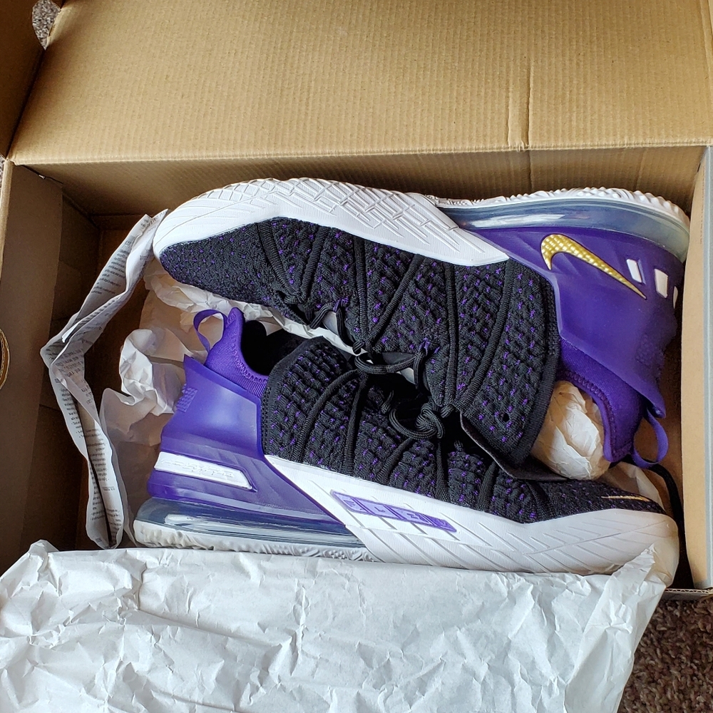 Lebron 18 Lakers c